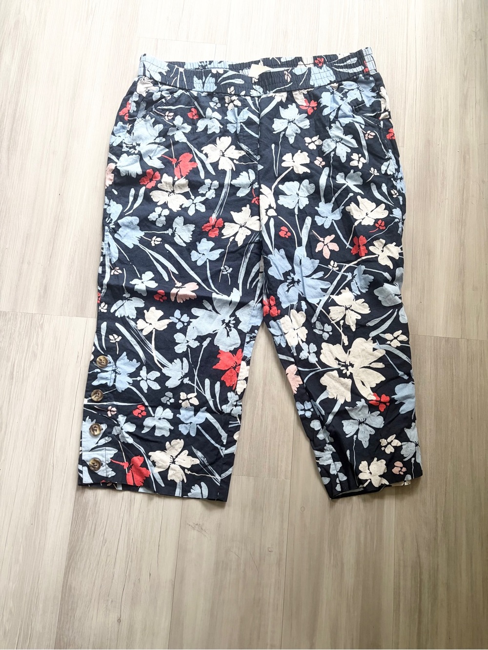 Women's Floral Cropped Capris - Black with Blue, Cream & Red Flowers